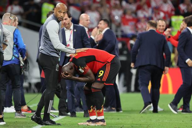 TOPSHOT - Belgium's French assistant coach Thierry Henry cobsoles Belgium's forward #09 Romelu Lukaku after the Qatar 2022 World Cup Group F football match between Croatia and Belgium at the Ahmad Bin Ali Stadium in Al-Rayyan, west of Doha on December 1, 2022. (Photo by JACK GUEZ / AFP) (Photo by JACK GUEZ/AFP via Getty Images)
